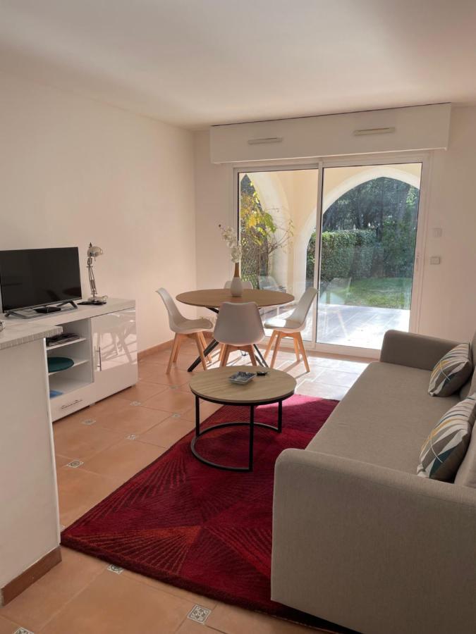 2 Pieces Saint Raphael Renove, Classe 4 Etoiles, 100 M Plages, Piscine, Tennis, Parc, Terrasse, Jardin Privatif المظهر الخارجي الصورة