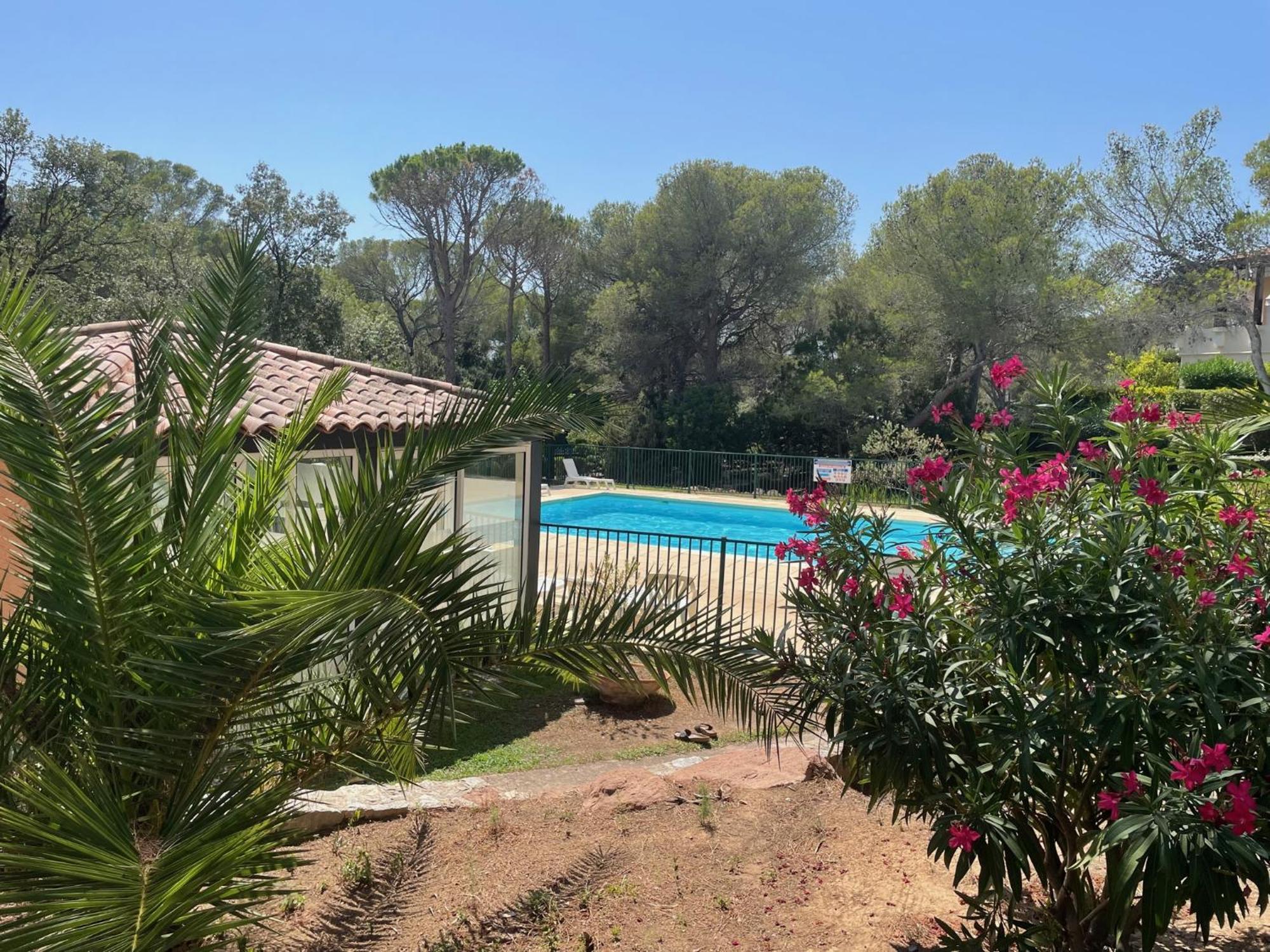 2 Pieces Saint Raphael Renove, Classe 4 Etoiles, 100 M Plages, Piscine, Tennis, Parc, Terrasse, Jardin Privatif المظهر الخارجي الصورة